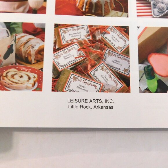 2 Cookbooks in 1 Best of Gifts of Good Taste Everyday and Christmas 2008 Trade P - Picture 2 of 11